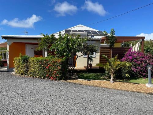 Maison avec terrasse à Saint-François - 50 m² avec spa - Location saisonnière - Saint-François