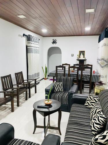 JUNGLE VILLA - image 2