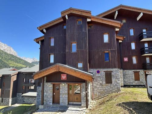 Méribel Mottaret : Appart. Confortable 2 Ch, Balcon, Ski-In/Ski-Out - FR-1-355-50 (Meribel Mottaret : Appart. Confortable 2 Ch, Balcon, Ski-In/Ski-Out - FR-1-355-50) in เมอริเบล มอตตาเรต