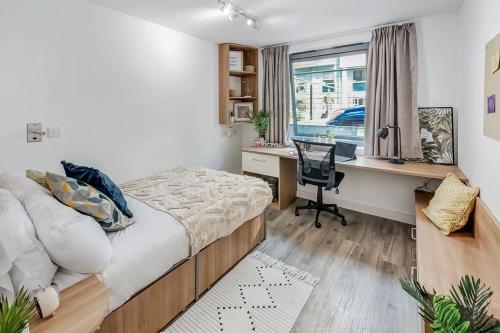 Student Only Platinum Ensuite Mid Level at Islington Residence, Londyn