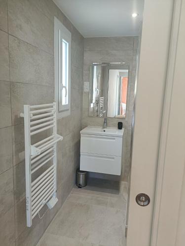 Bathroom, LES CORAUX AGAY in Agay