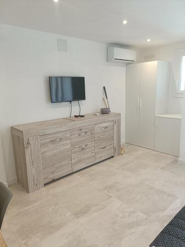 Facilities, LES CORAUX AGAY in Agay