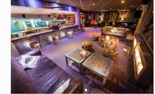 Bowling alley, ARC 1600, LE RIDGE, Appartement 06 personnes Duplex Vue Montagne - ski aux pieds - Sauna, Hammam, Pi in Les Arcs