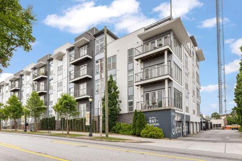 Cozy 1BR Near Beltline with Desk, Balcony & Parking in Grant Park