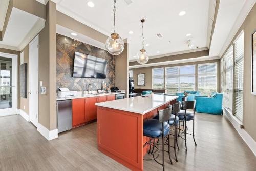 Cozy 1BR Near Beltline with Desk, Balcony & Parking in Grant Park