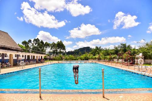 Peldbaseins, Forest Park Resort in Mpigi