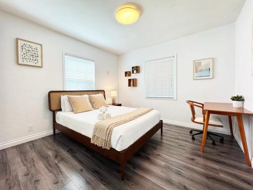 Cozy 2BR Getaway with Pool, Close to SoFi - MKMD1 in Los Angeles, USA