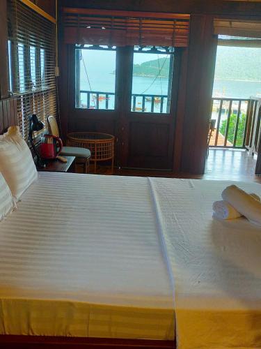 Cham Island Wooden Cabin, Hội An