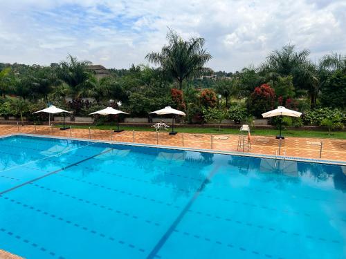 Peldbaseins, Forest Park Resort in Mpigi