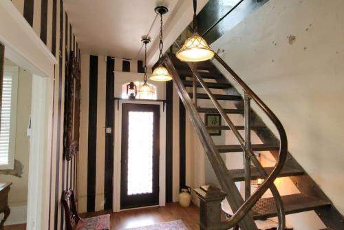 Bejárat, Converted Historic Jailhouse in Memphis