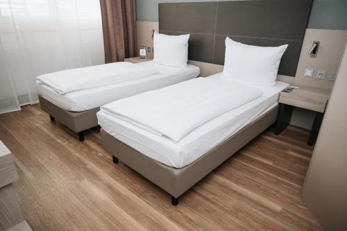 Double Room image 10