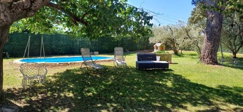 Peldbaseins, Le Mélomane - Maison climatisée avec jardin clos (Le Melomane - Maison climatisee avec jardin clos) in Montfrin