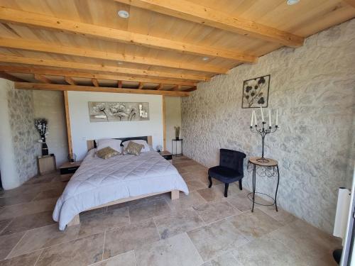 Les gites du Treil - 2 Grandes piscines privées- 9 chambres - 20 personnes (Les gites du Treil - 2 Grandes piscines privees- 9 chambres - 20 personnes) in Tournon-d'Agenais