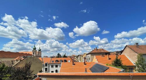 Vistas, Konig Hotel in Pecs Downtown