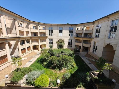 Premium Apartment in Antigone Luxury and comfort near Cafe Cozy