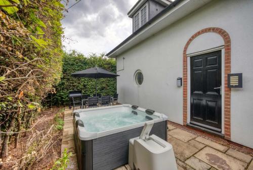 Modern 3BR Home in 2 Nether Hall Near M6 J7 with Hot Tub, Smart TV and Free Parking, Birmingham (fotografie 6)