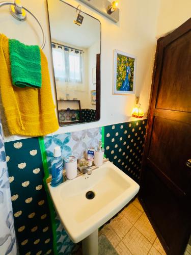 Centric Full Apartment with Terrace, Antigua Guatemala (photo 11)