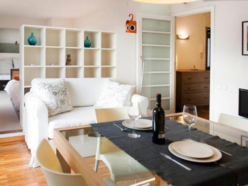 Apartamento con terraza privada y Wifi en el corazón de Barcelona - ES-341-5 - image 2