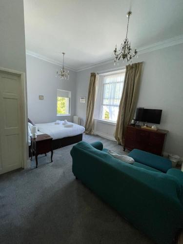 Standard Suite image 1