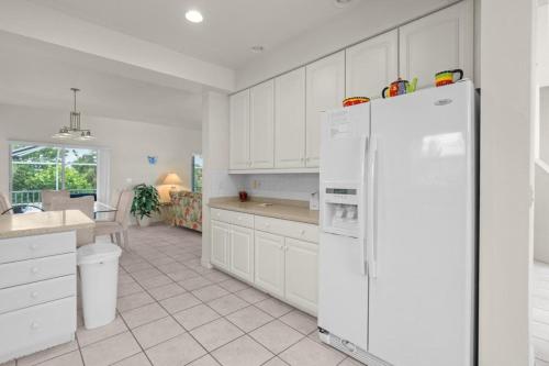 Halliday - image 4