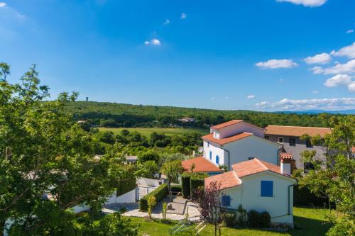 Buitenkant, Villa Satine, a romantic pool villa surrounded by nature in Ripenda Kras