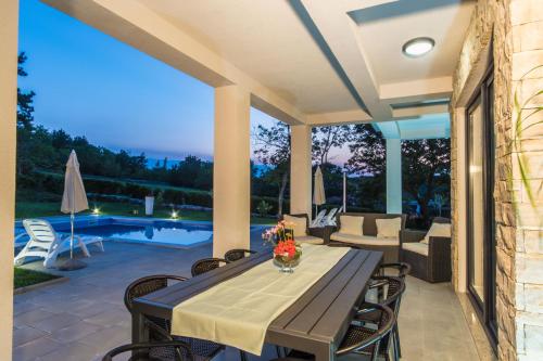 tuin, Villa Satine, a romantic pool villa surrounded by nature in Ripenda Kras