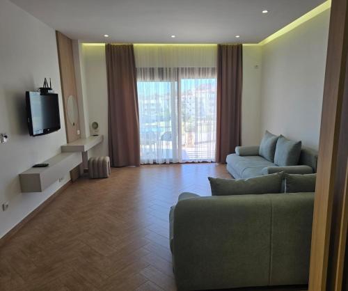1 king bed, 2 sofa beds