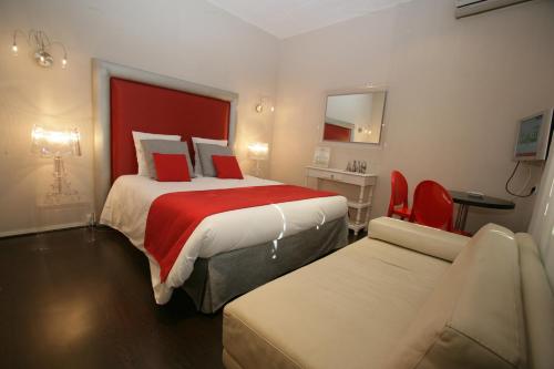 Paris Rome Stop at Paris Rome to discover the wonders of Menton. Offering a variety of facilities and services, the hotel provides all you need for a good nights sleep. Take advantage of the hotels airport tra
