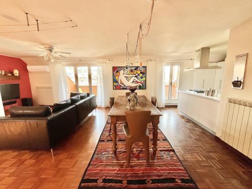 Apartment room in Montgomery Apartment Via crispi in Centro A827