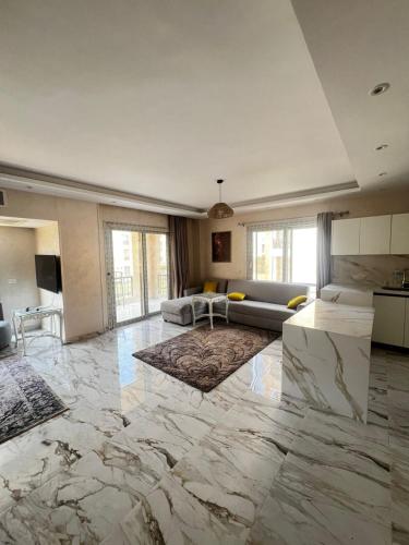 3 Beds in Stone Residence compound, Kairo
