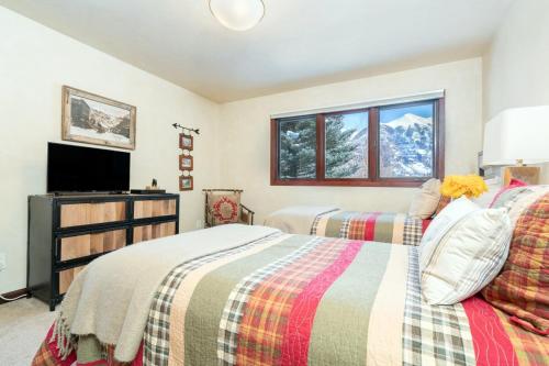 Apartment with View and Balcony image 10
