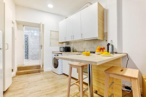 Vita Portucale | Stylish Apartment Campo Ourique - image 13
