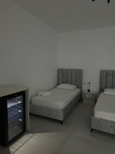 Gold Rooms II - image 4