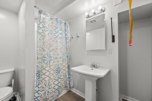 Franklin Park condo 5 mins from airport, Walk to Conservatory in Columbus, USA