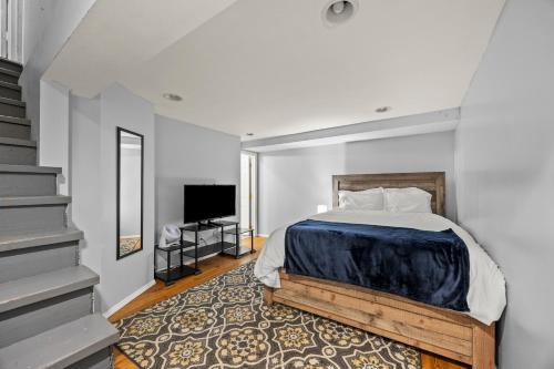 Franklin Park condo 5 mins from airport, Walk to Conservatory in Columbus, USA