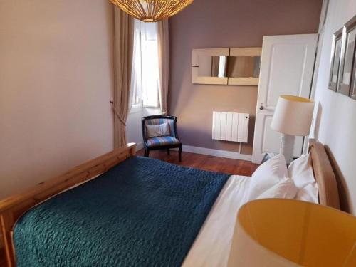 Modern 2-Bed Apartment - Heart of Downtown Lisbon - image 8