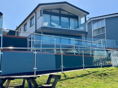 Seaside Getaway with Balcony & Ocean Views - Westward Ho! in Bideford