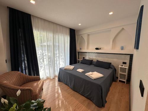 1 king bed, 1 sofa bed