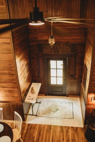 Corton Lodge on the Elk River - Bell Tower Suite in Elkview (WV)