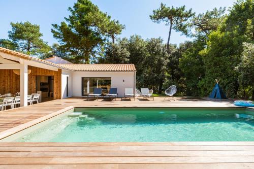 Villa évasion familiale avec Piscine & Mer à 200m gîte à louer La Pallisse