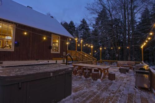 Dream Stratton Forest Cabin with Hot Tub and Fast WiFi in Stratton