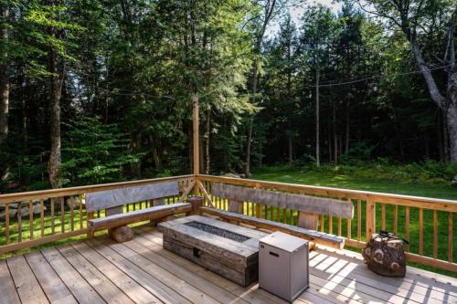 Erkély/terasz, Dream Stratton Forest Cabin with Hot Tub and Fast WiFi in Stratton