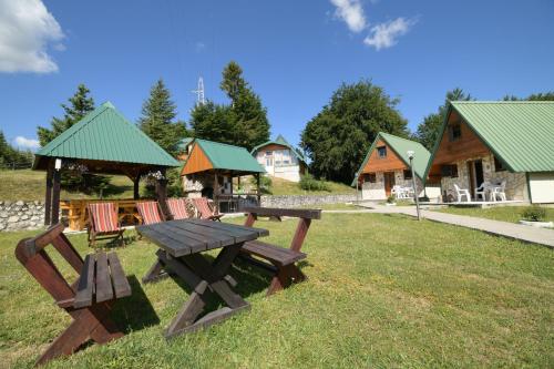 2 bedrooms, 3 beds