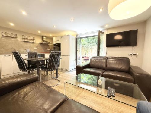 Cozy 1BR Flat next to NDK with Private Patio, Sofia (Foto 7)