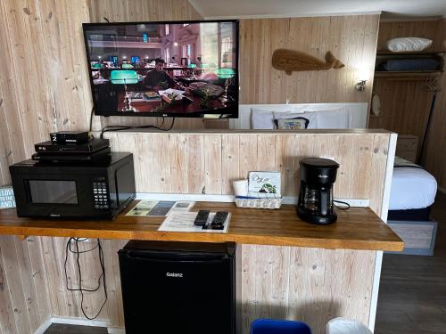 Tillicum Beach Motel - Formerly Deane's Oceanfront Lodge - 편의 시설/서비스