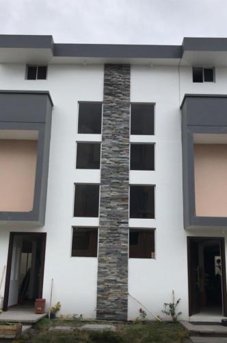 Comfortable 3 bedroom house near the airport Quito and Portal in การ์เรตัส