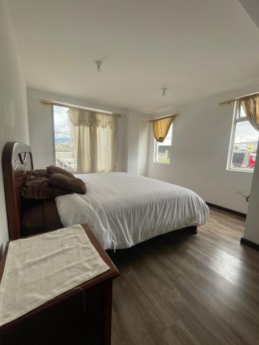 Comfortable 3 bedroom house near the airport Quito and Portal in การ์เรตัส