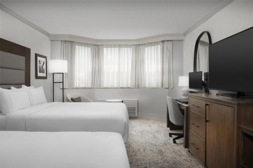 2 queen beds