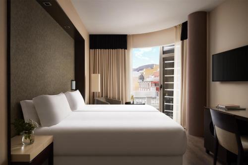 2 twin beds