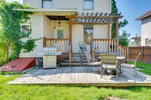 2 Mi to Steamtown NHS Family Home with Backyard! in สแครนตัน (PA)